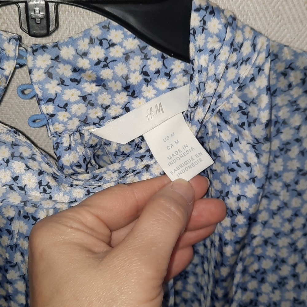 H&M tops - Picture 2 of 4
